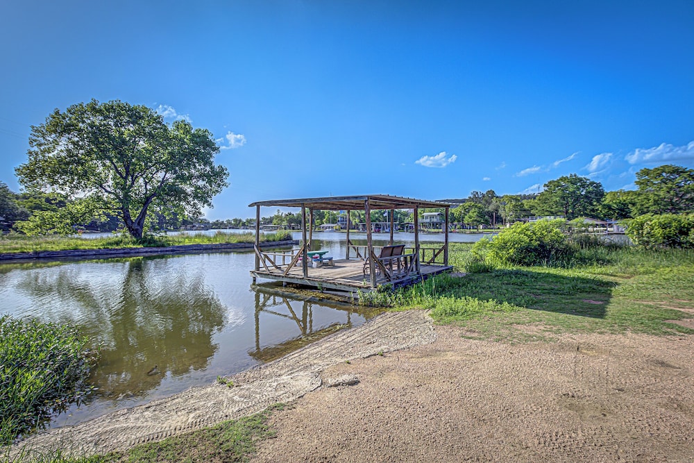 Kingsland Duo 2 Cottages in 1 w/ Lakeview! - Property Image 7