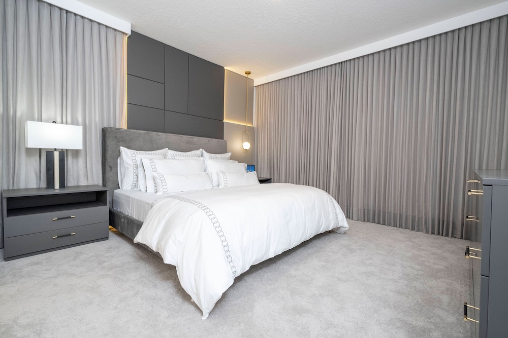 Brand NEW 12bedrooms 12bathroom At Paradiso Grande