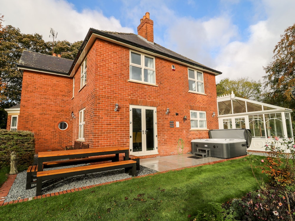 Routhorpe House