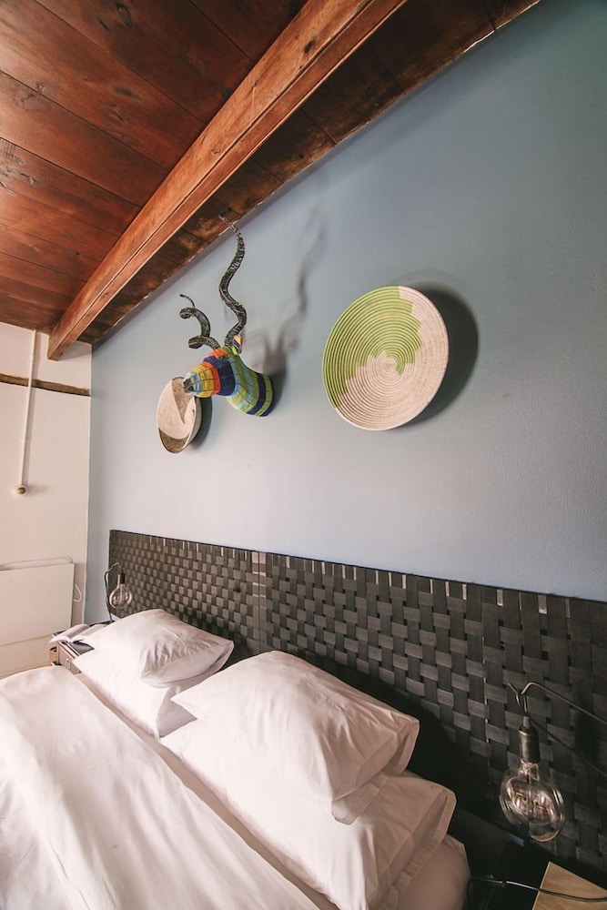 Shiraz Estate Villa & Studios