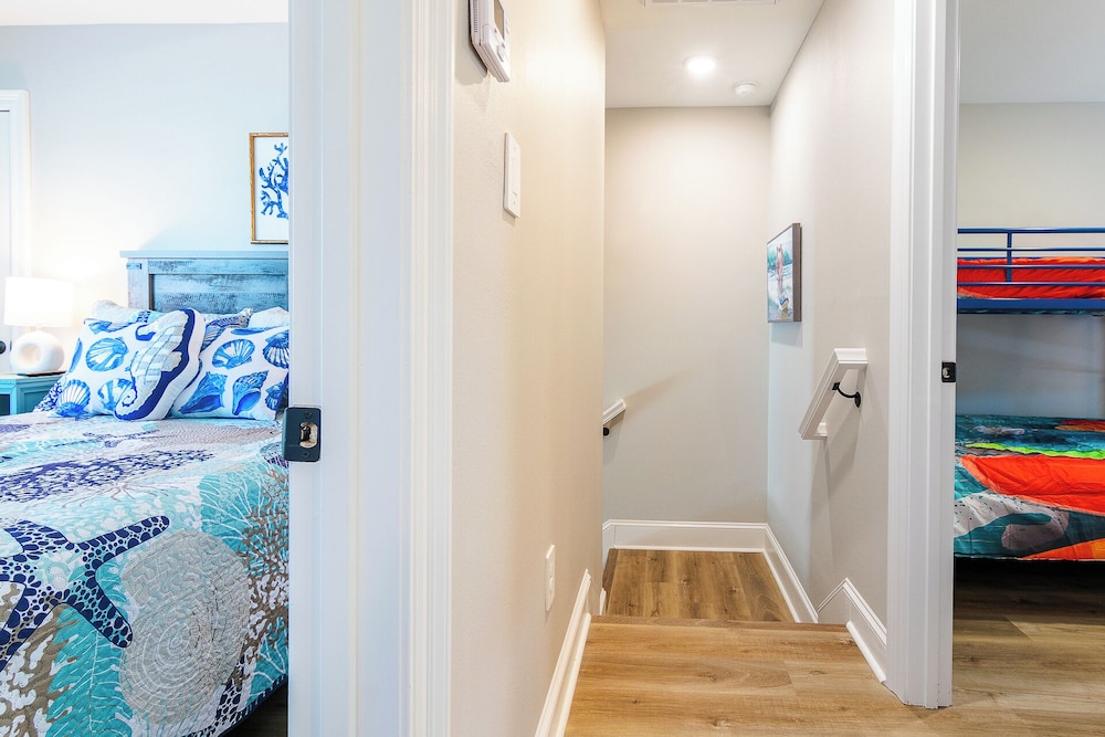 Stylish, Brand NEW 3 Bed Cottage, Beach Front, DOG Friendly!
