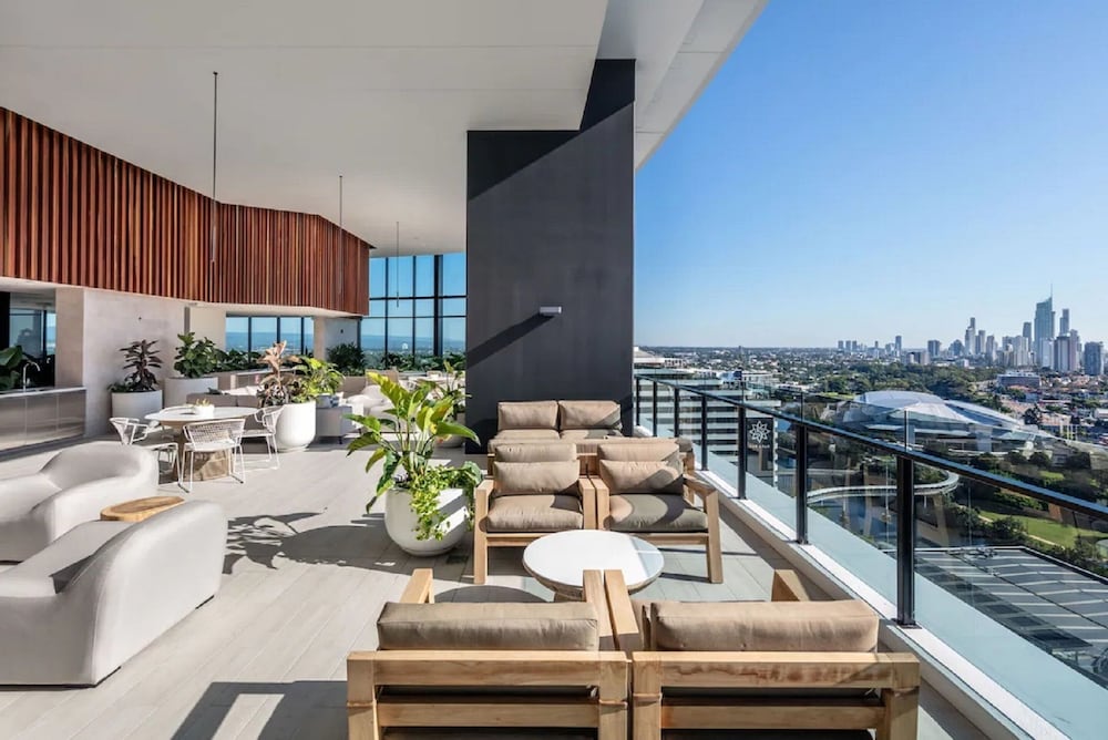Broadbeach Casino Private Apartment GCLR view 4