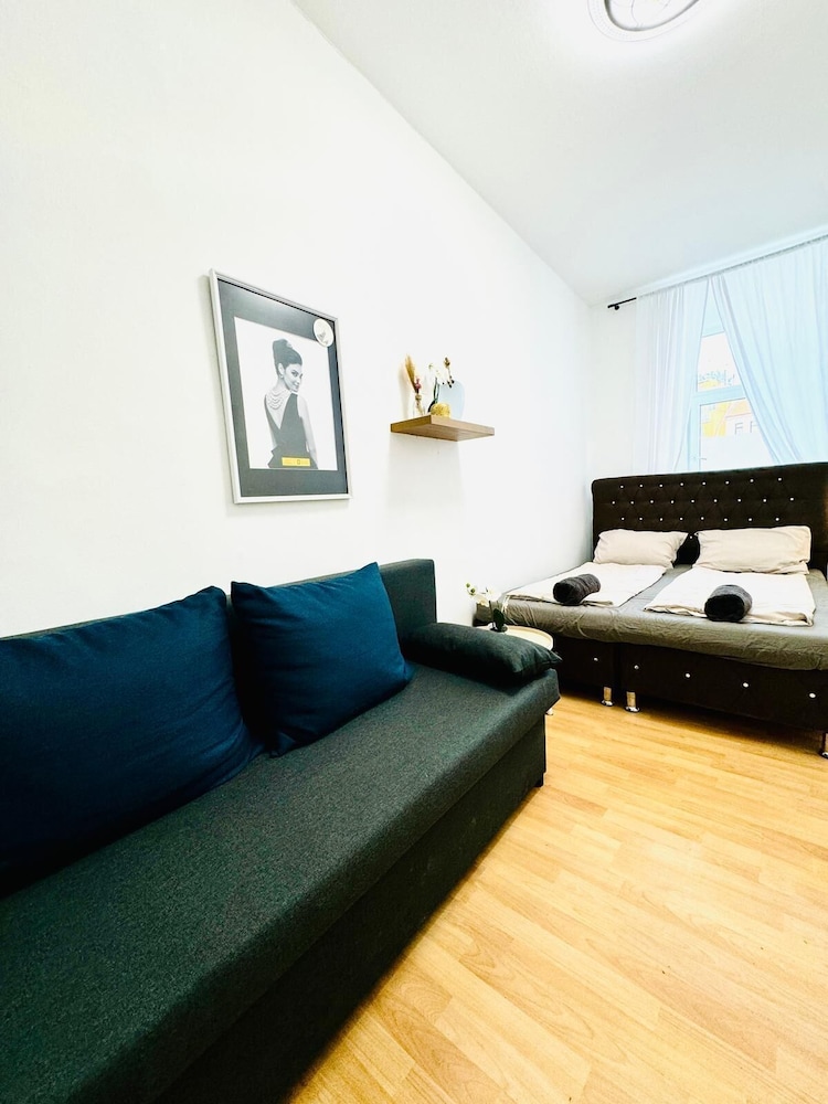 10BR Apt for Groups 8Min to Rathausplatz
