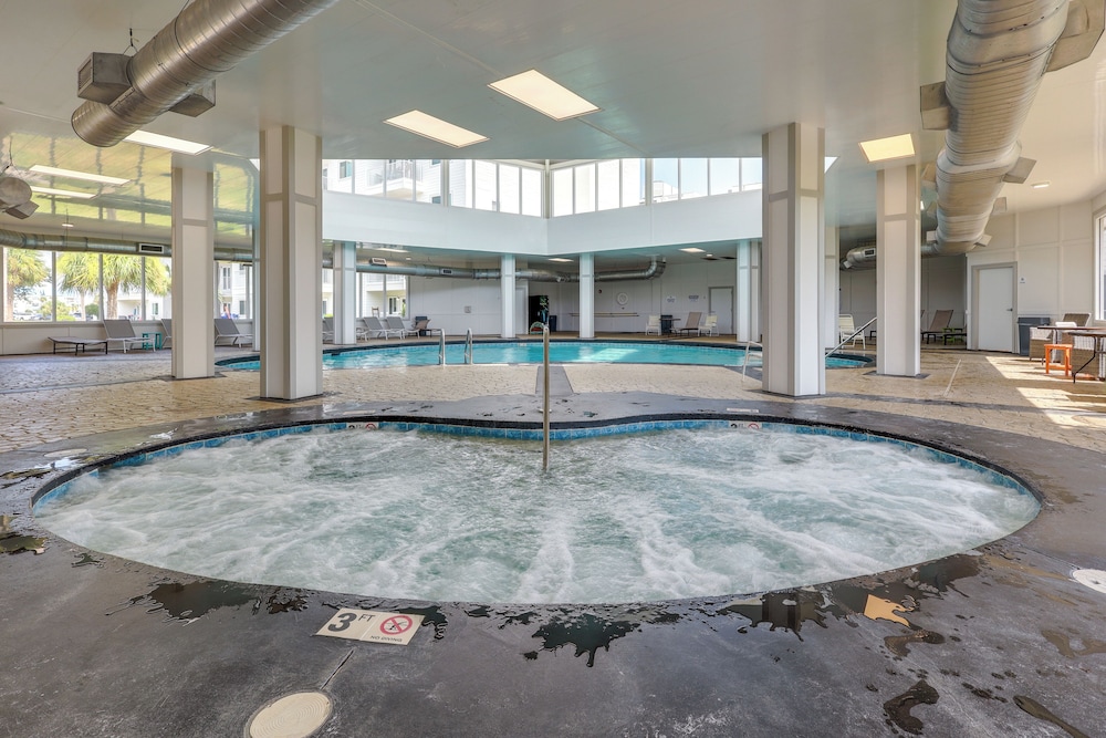 Beachfront Abode w/ Pool Access in Gulf Shores!