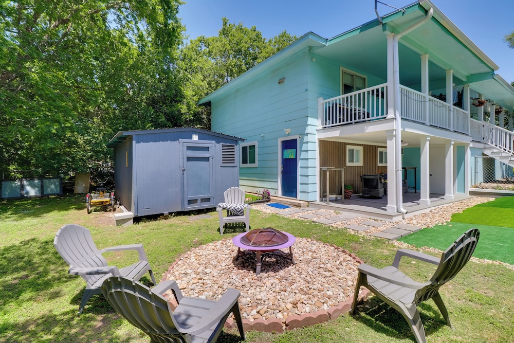 1 Mi to Dtwn: Renovated Retreat in Georgetown!