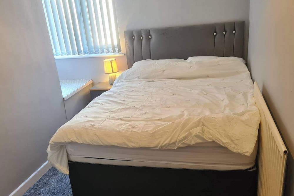 Stylish Central Home - Sleeps 4 & Private Garden
