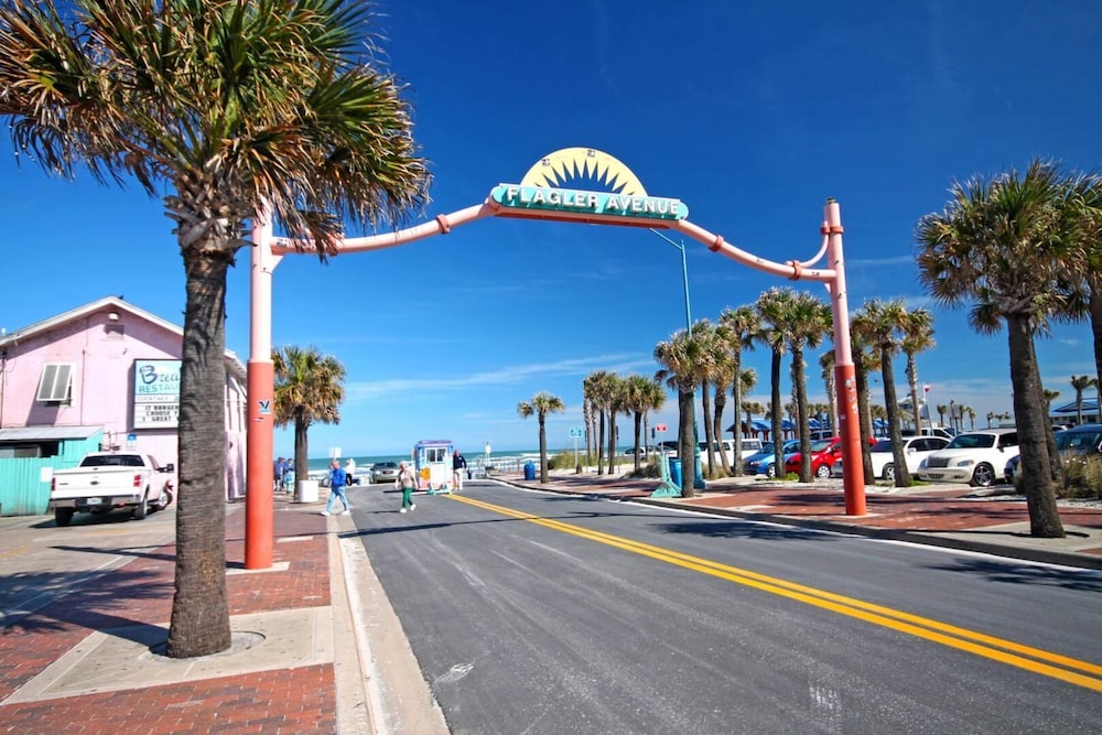 Colony Beach Club 241