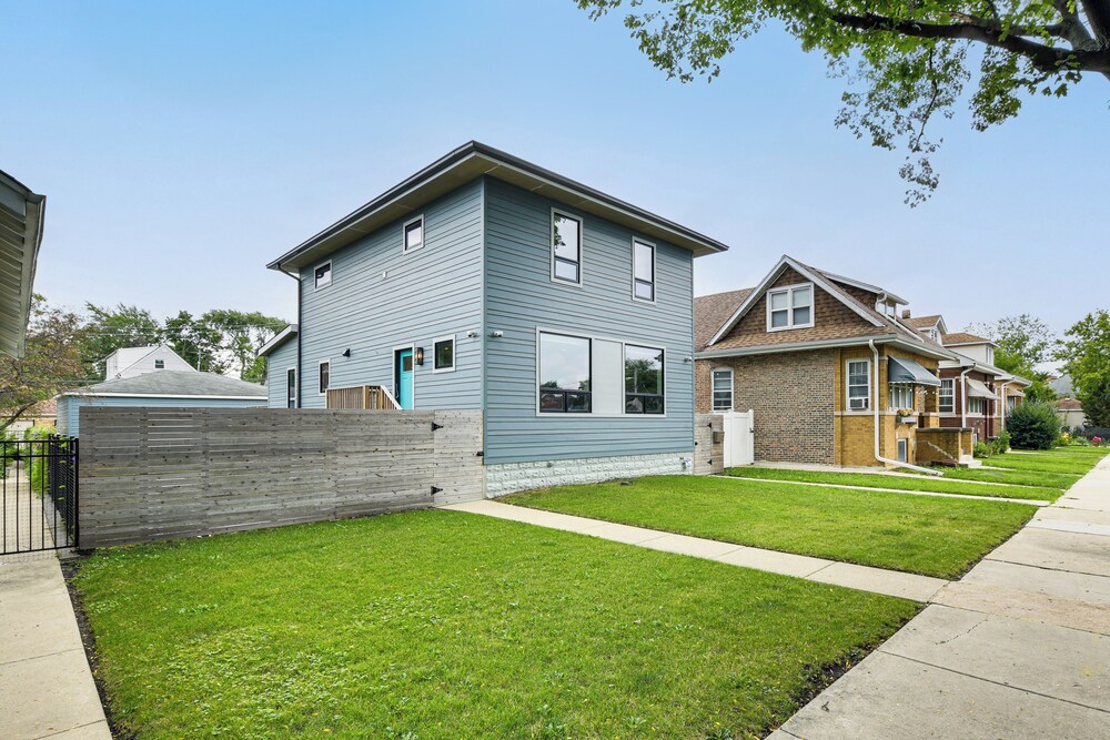 Game Room, Deck & Yard: Chicago Home