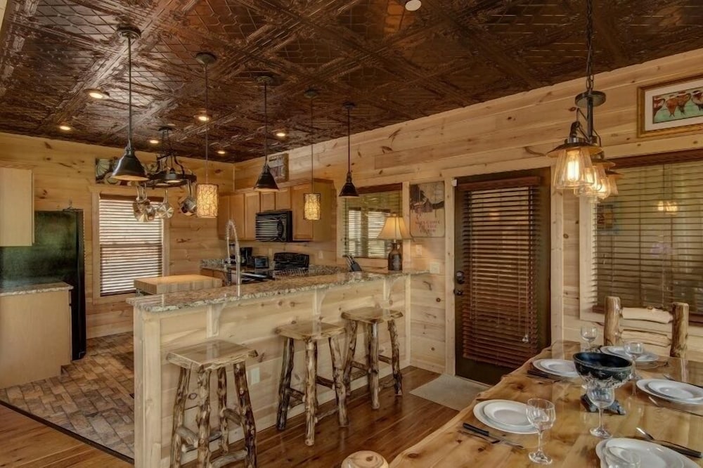 Bare Fu't Chateau - 4 Bedrooms, 4 Baths, Sleeps 14 Home by RedAwning