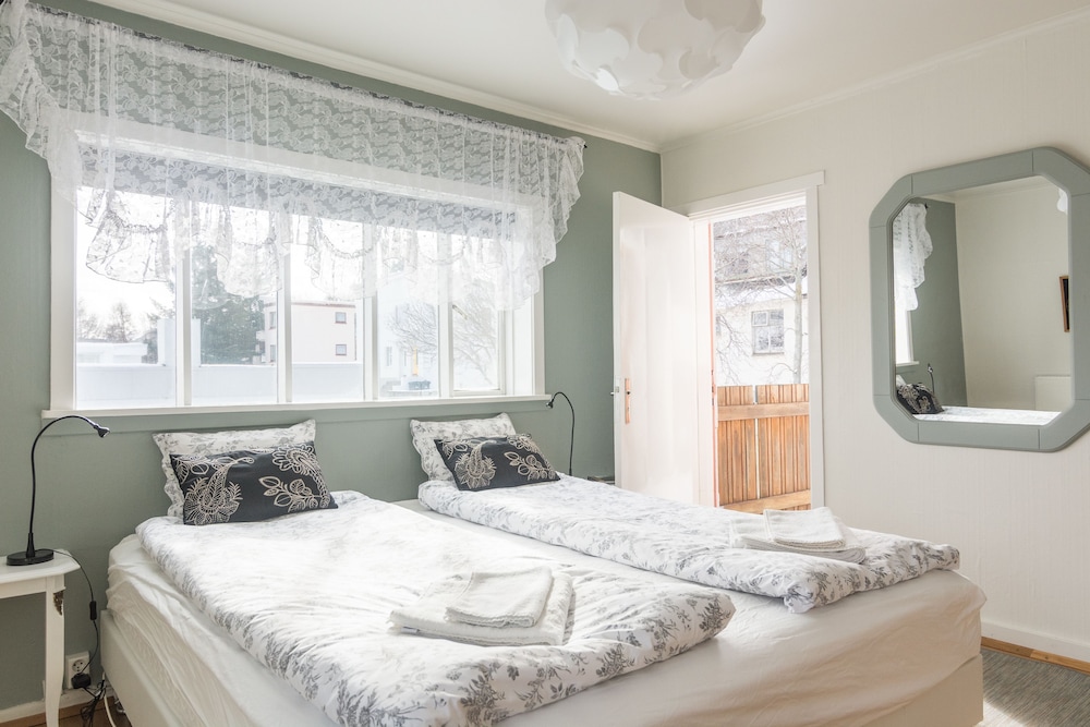 Hotel Bjarmó Guesthouse - Image 1