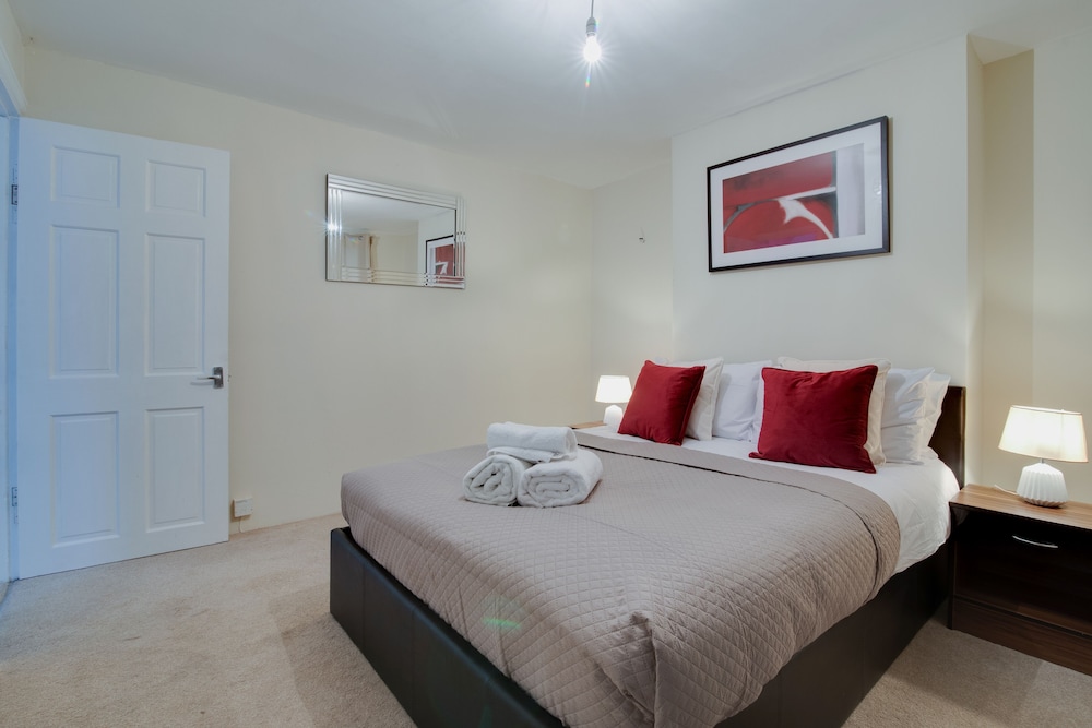 Newark House - 2 Bedroom Apartment view 3