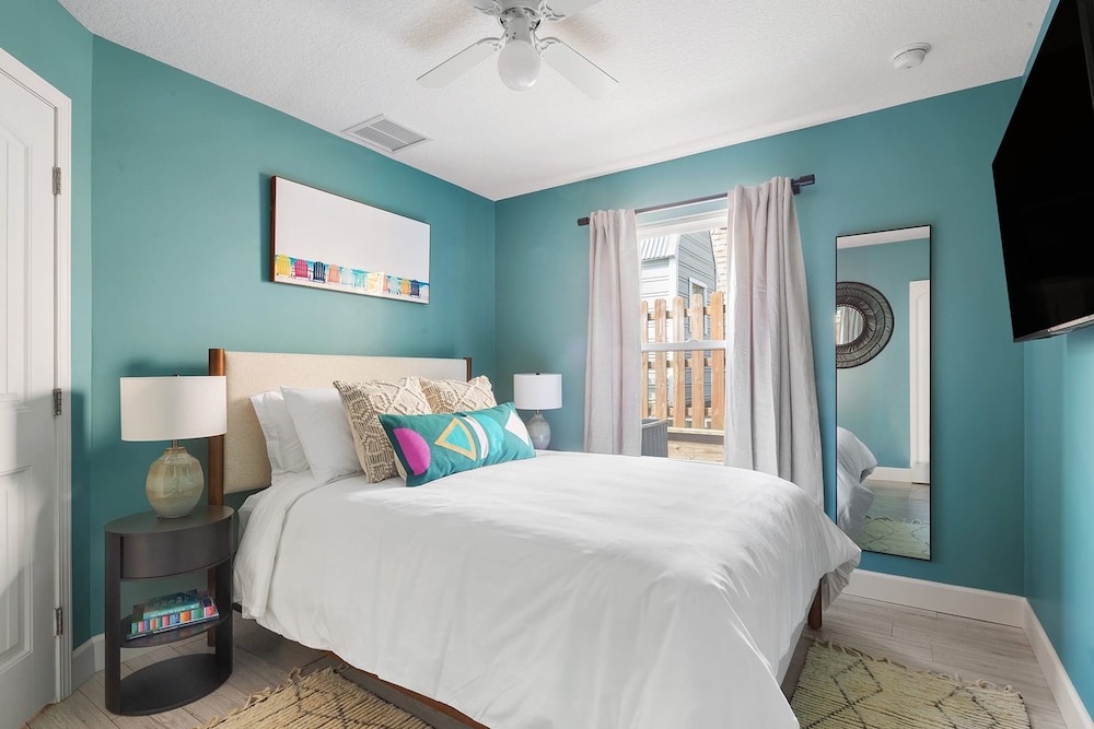 Cottagecore Coast Deck Hot Tub Surf-centric Neighborhood Kids Suite