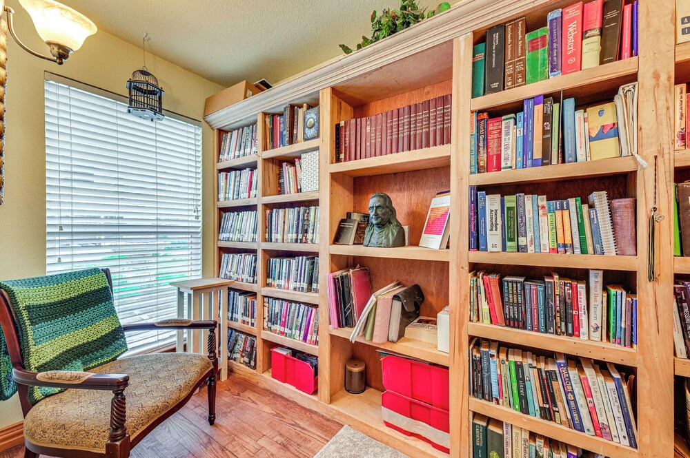 Spacious Family Home w/ Fenced Yard in DFW Area