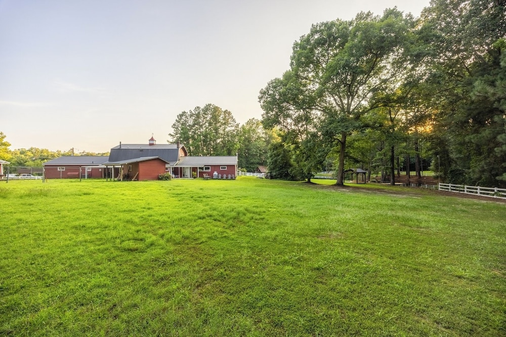Pet-friendly 3BR Lake House Firepit & Pier