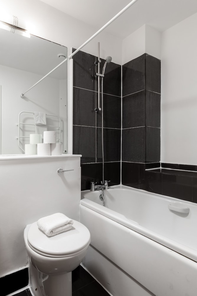 Comfy Apartments in Queensway