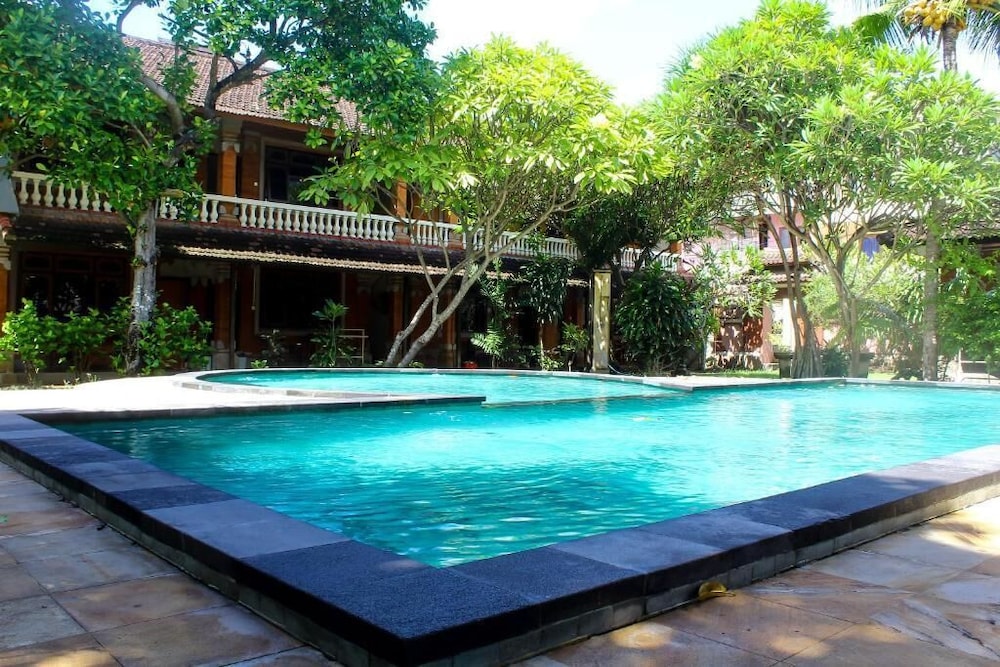 Budhi Beach Inn