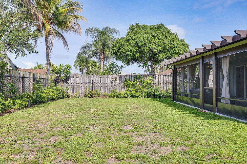 3 Mi to Sawgrass Mills: Home w/ Lanai & Game Area