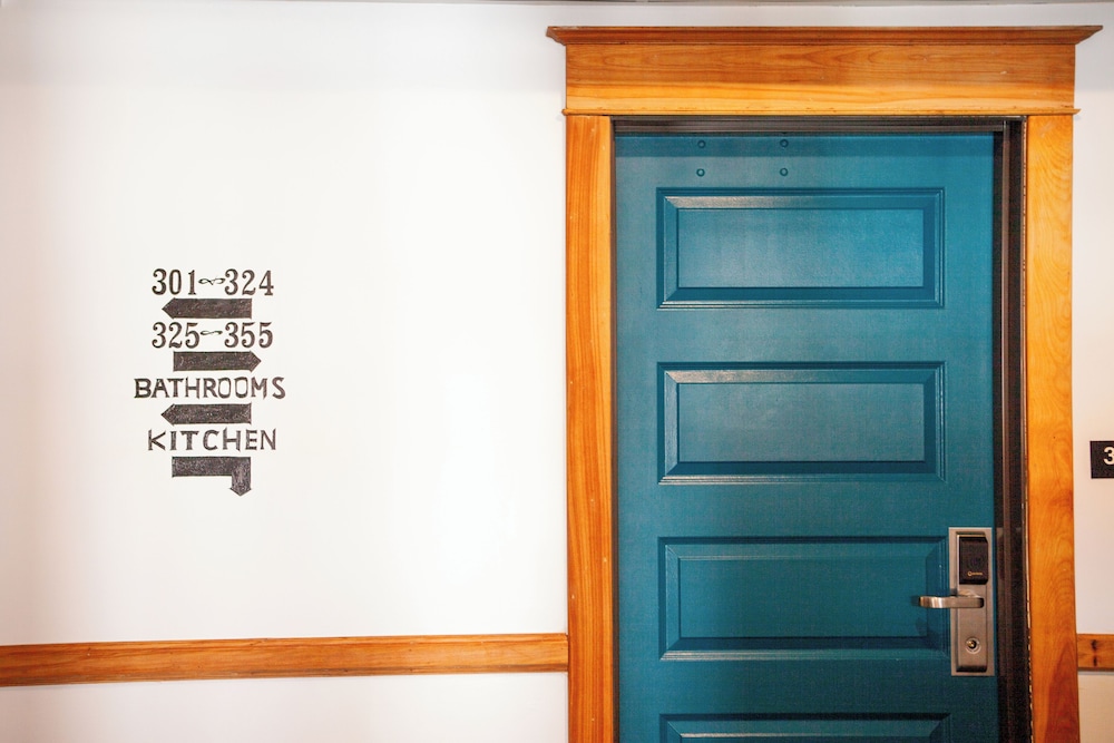 11th Avenue Hostel