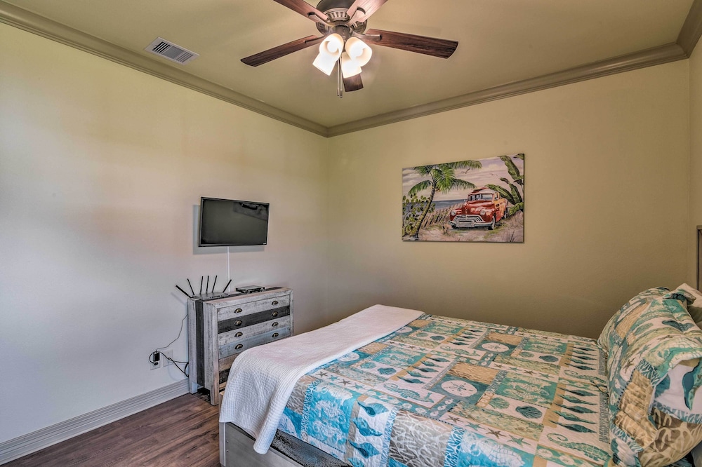 Walk to Shore: Family Retreat in Crystal Beach! view 3