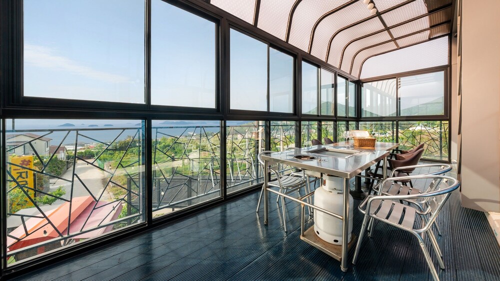 Jigeum Yeosu Ocean View Pension