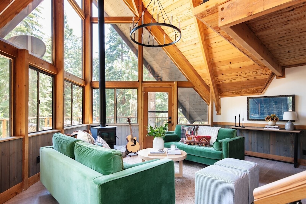 Timberline by Avantstay Stunning Chalet Cabin w/ Hot Tub, Pool Table Home Theater! - Property Image 16