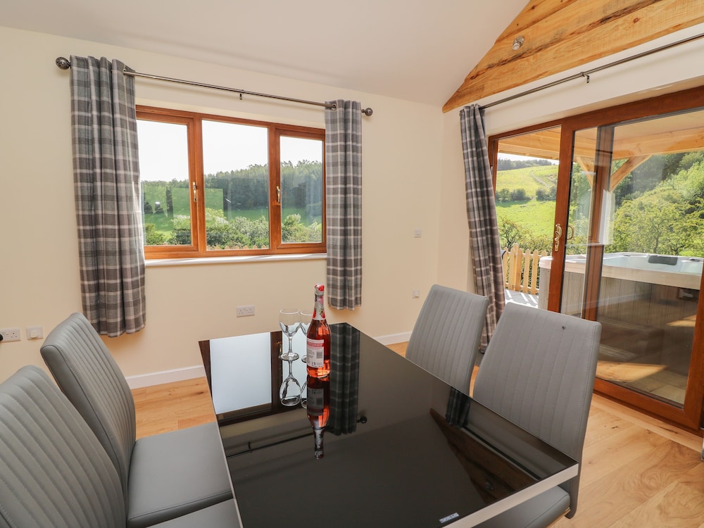 Ploony Hill Cabin