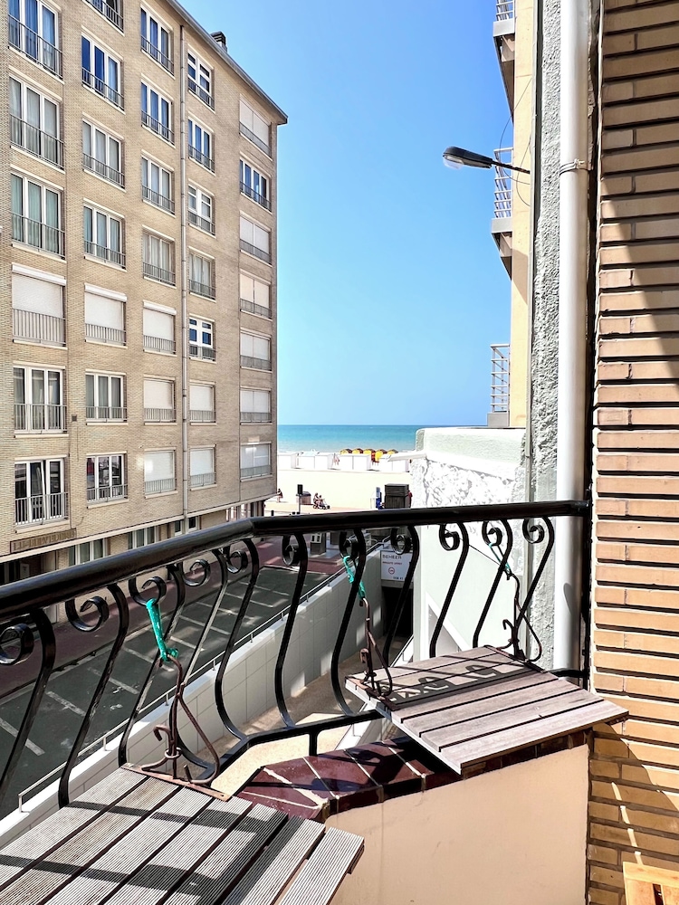 Beachfront & Sea View Sleeps 6