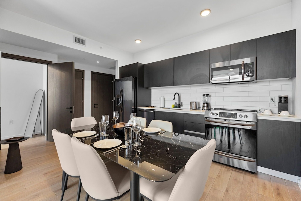 Amazing City View Condo at Miami