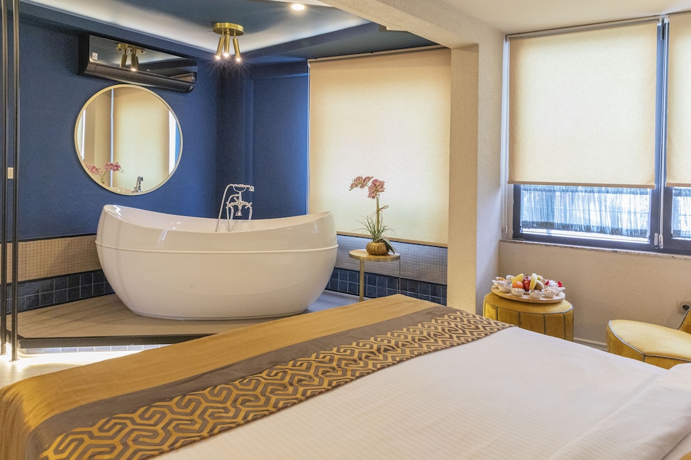 Ayramin Deluxe Hotel - Image 100