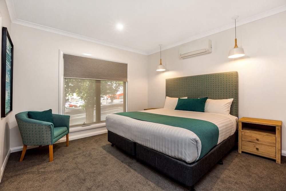National Hotel Complex and Bendigo Central Apartments