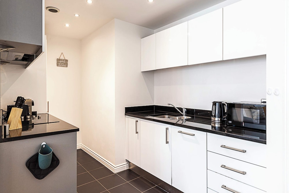 Bright Battersea Apartment