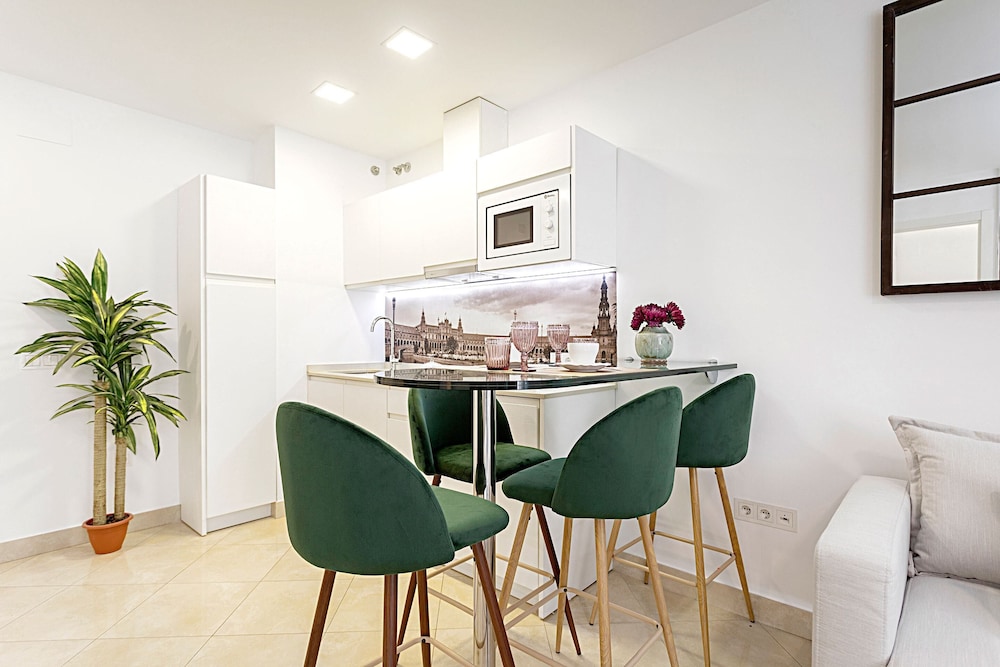 Magnificent Apartment With Perfect Location. Murillo III