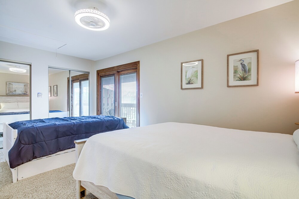 Ocean City Getaway w/ Balcony, Steps to Boardwalk!