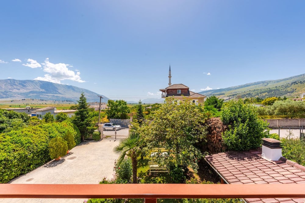 Charming Townhouse With Stunning Views