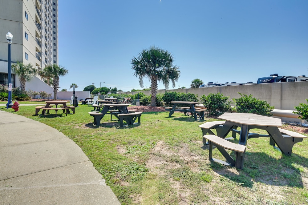 Pools, Hot Tubs & Ocean Access: Myrtle Beach Condo
