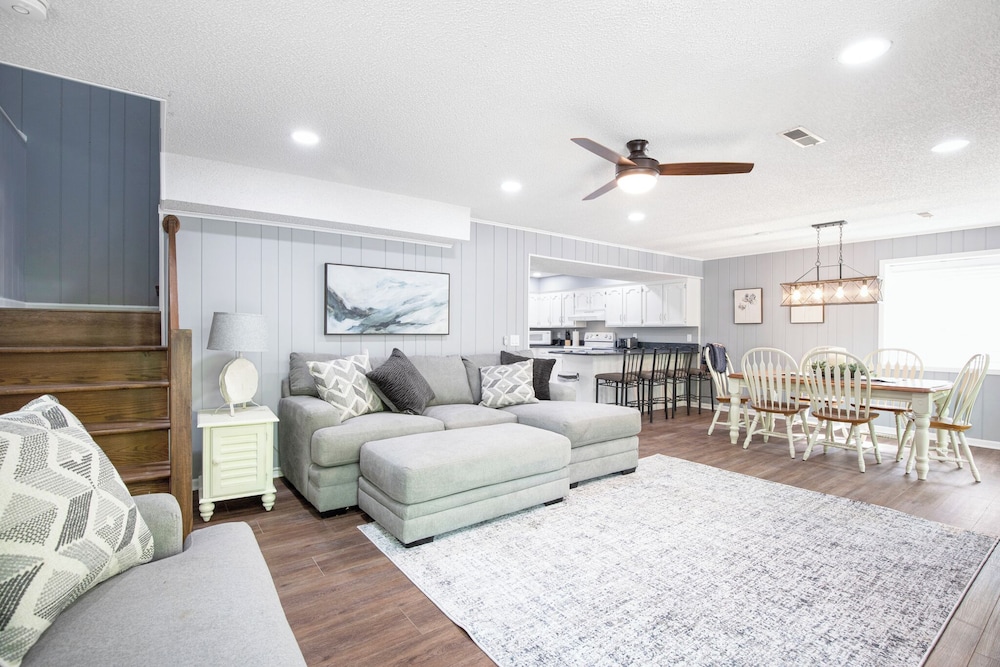 Stunning Views of the 7.5mm, Private Dock, Spacious Decks, Kayaks & More!