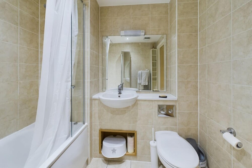 The Queensland Sanctuary - Trendy 2bdr Flat With Terrace