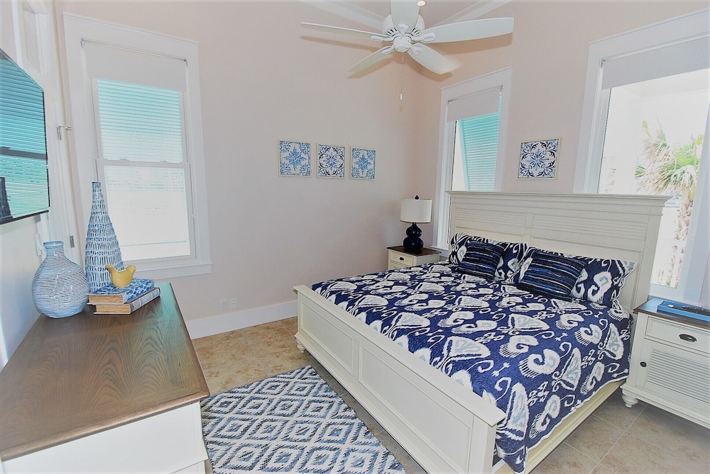 Coastal - Private Home Close To Beach & Bay 2 Bedroom Home by RedAwning