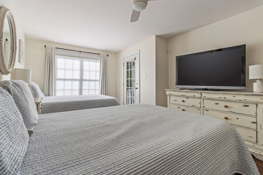 Serenity Shores by Southern Vacation Rentals