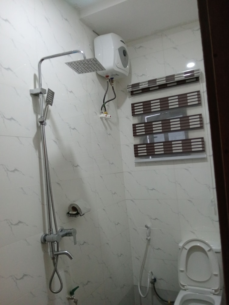 Pinefield Courts Apartmentl