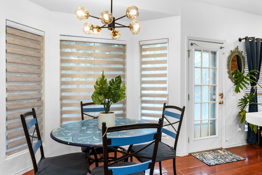 Warm Austin 3BR 2Bath Home Pet Friendly view 2