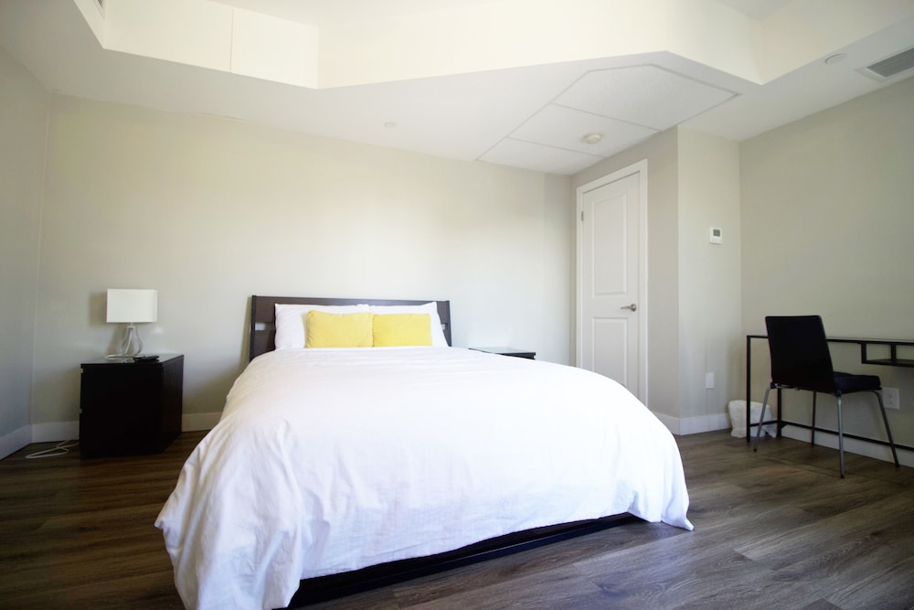 Living Suites Toronto - Queens Park