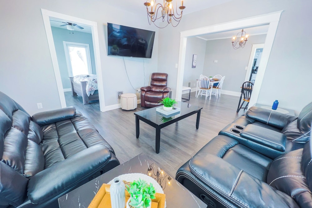 Large 6Br, 2Ba Close To Niagara Falls