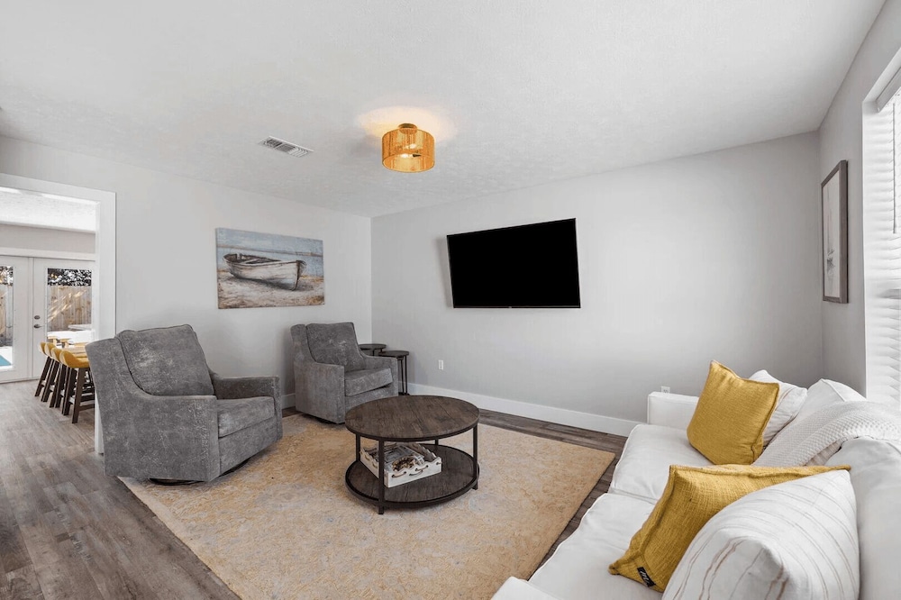 Walk to Beach, Private Pool + Fire Pit, Bonfires! G By The Sea by Avantstay