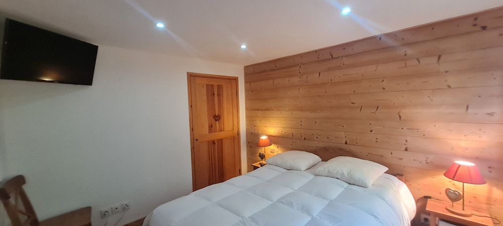 Spacious Chalet Near Ski Slopes