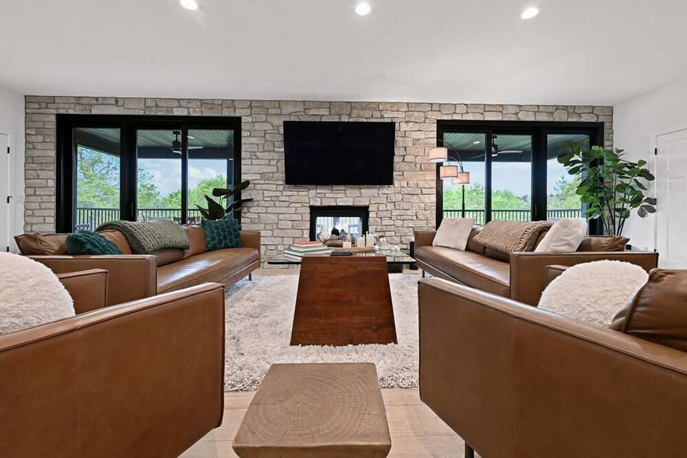 6BR Sand Valley Lodge With Hot Tub Bar Putting Green