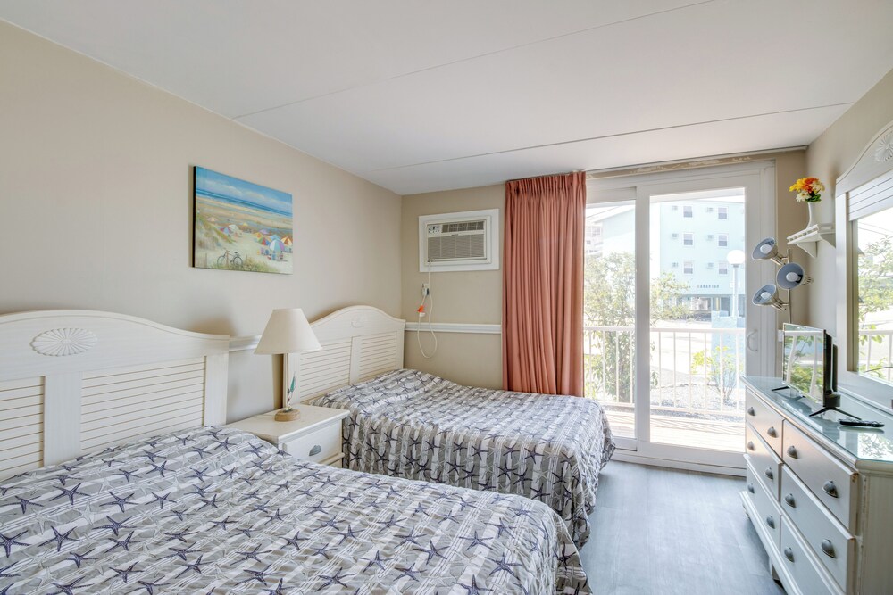 Walk to Wildwood Boardwalk: Family-friendly Condo!