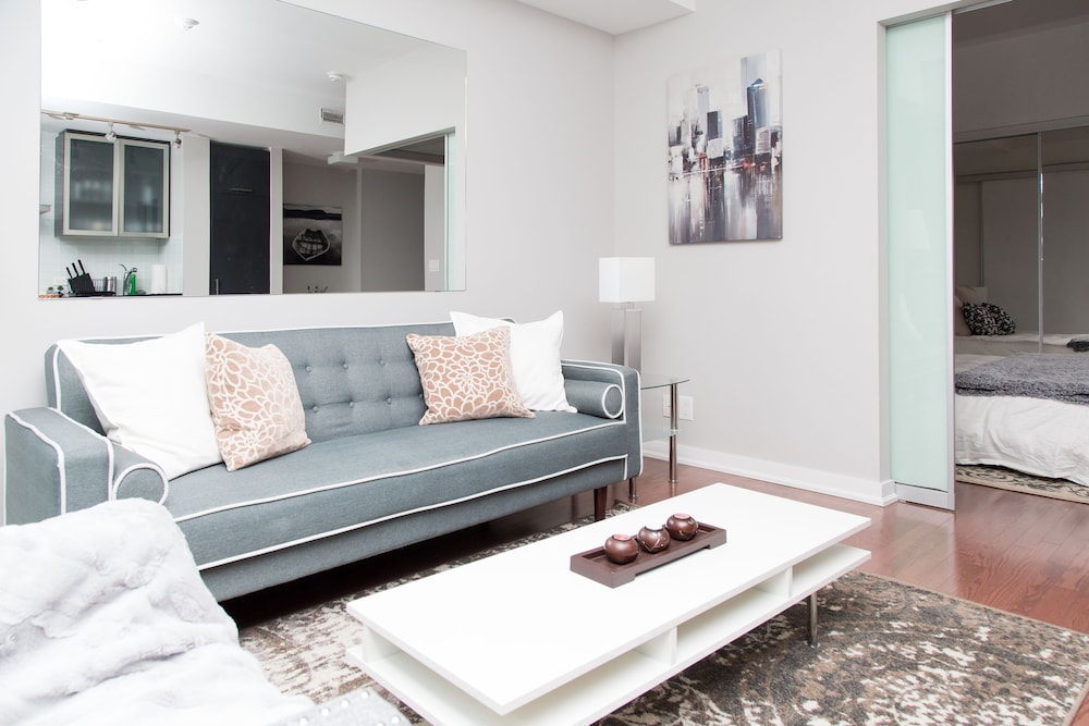 Kashaneh at Ice - Image 3