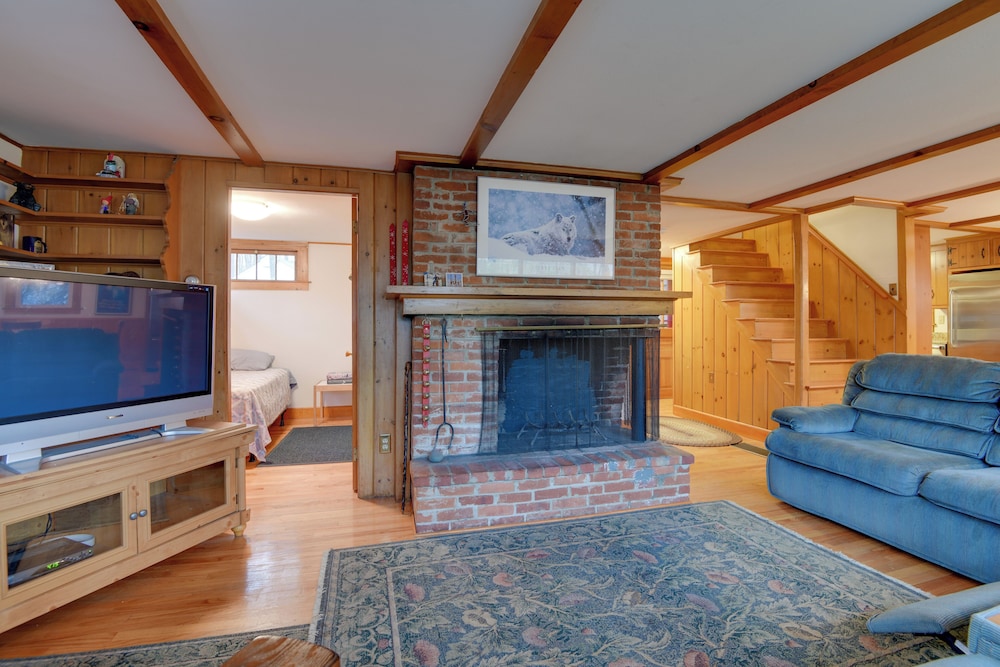 North Conway Home < Walk to Slopes at Cranmore! view 5