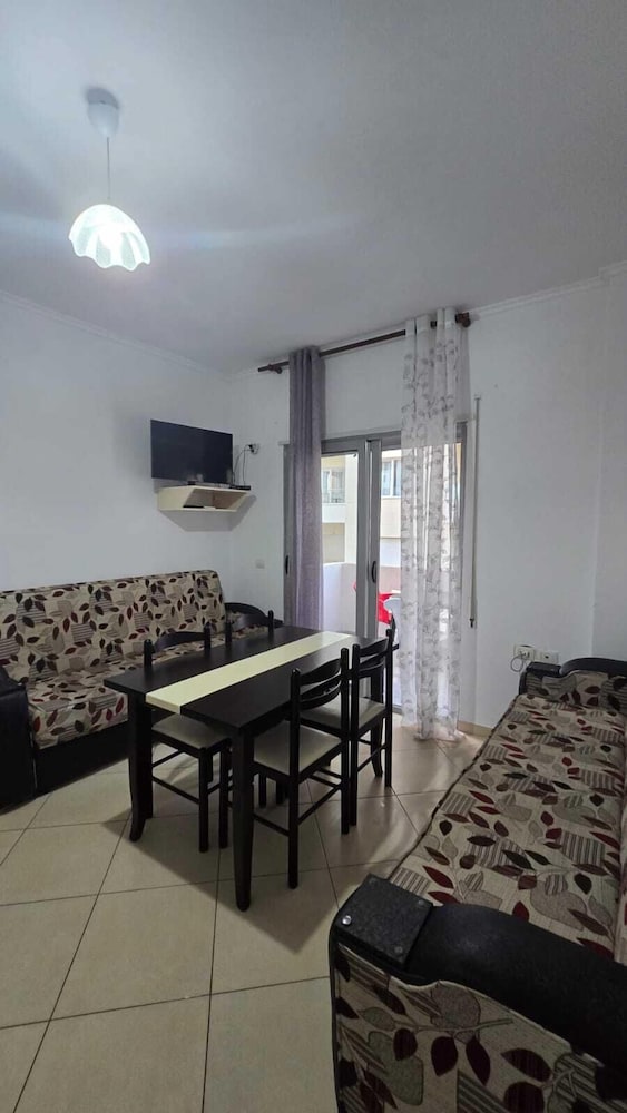 Tirent Apartment - Your Beach Home in Vlorë